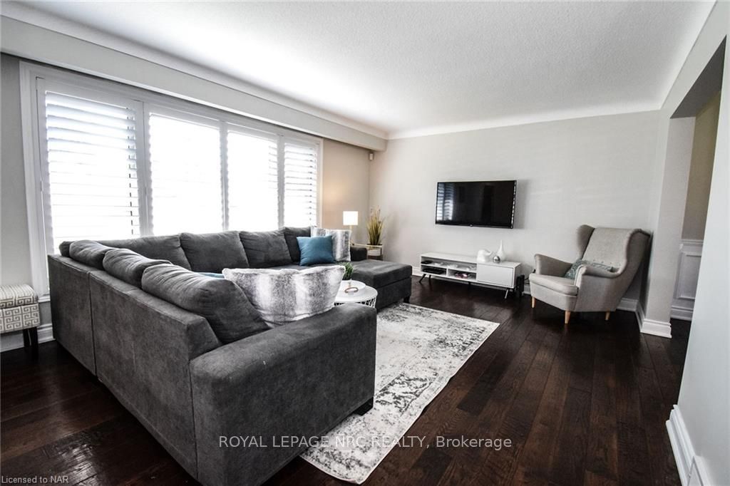 Photo 4 of 11 Preston Drive, St. Catharines, Vine/Linwell — HOMEH
