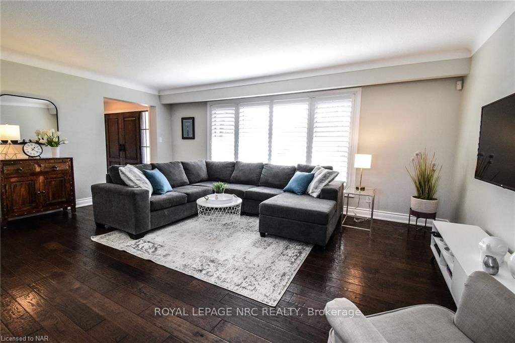 Photo 5 of 11 Preston Drive, St. Catharines, Vine/Linwell — HOMEH