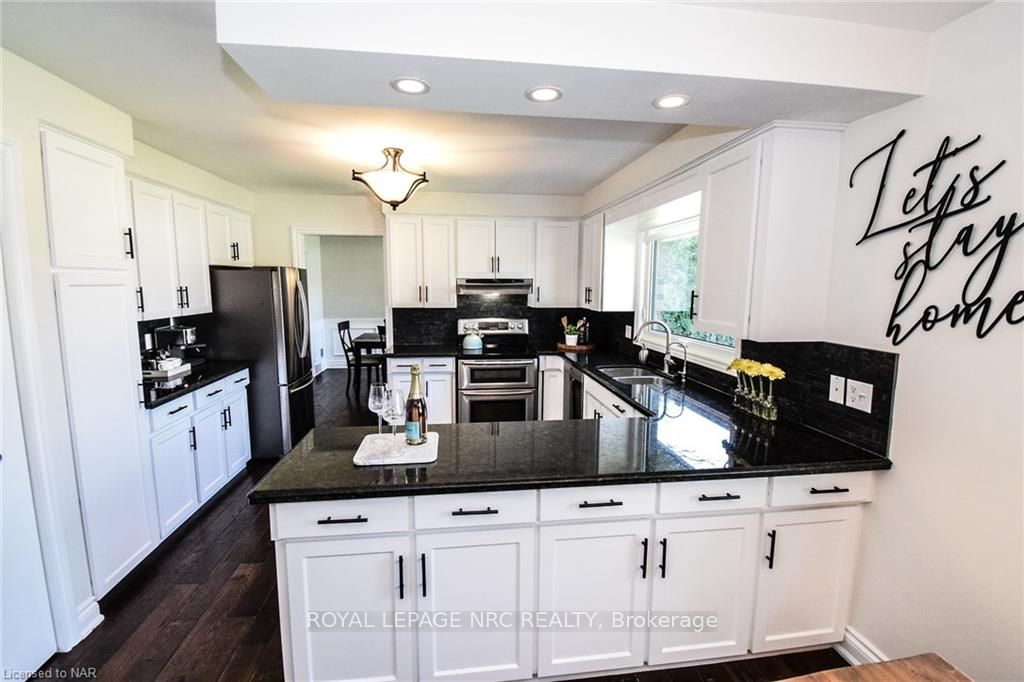 Photo 14 of 11 Preston Drive, St. Catharines, Vine/Linwell — HOMEH