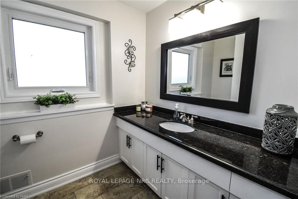 Photo 31 of 11 Preston Drive, St. Catharines, Vine/Linwell — HOMEH