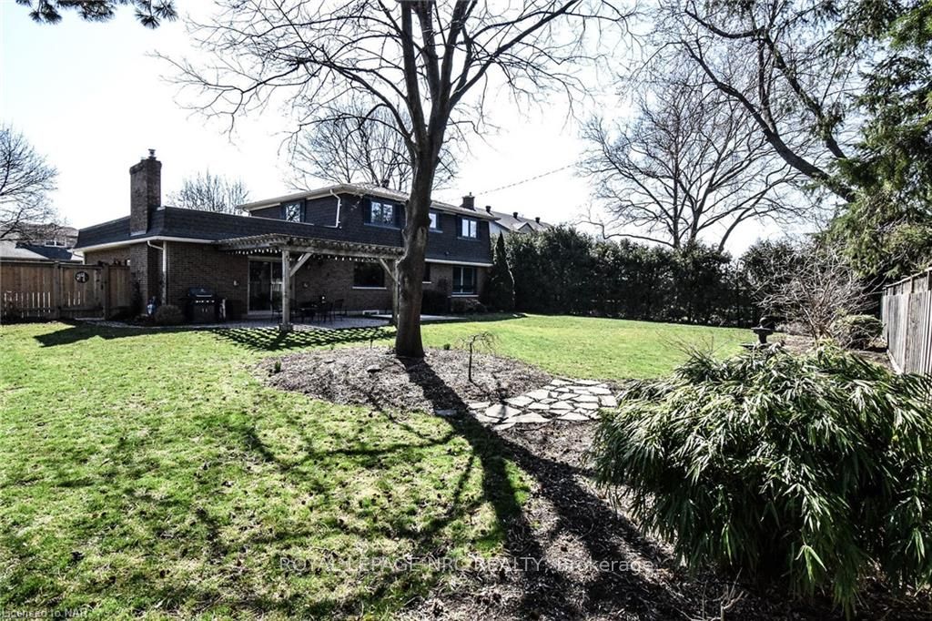 Photo 44 of 11 Preston Drive, St. Catharines, Vine/Linwell — HOMEH