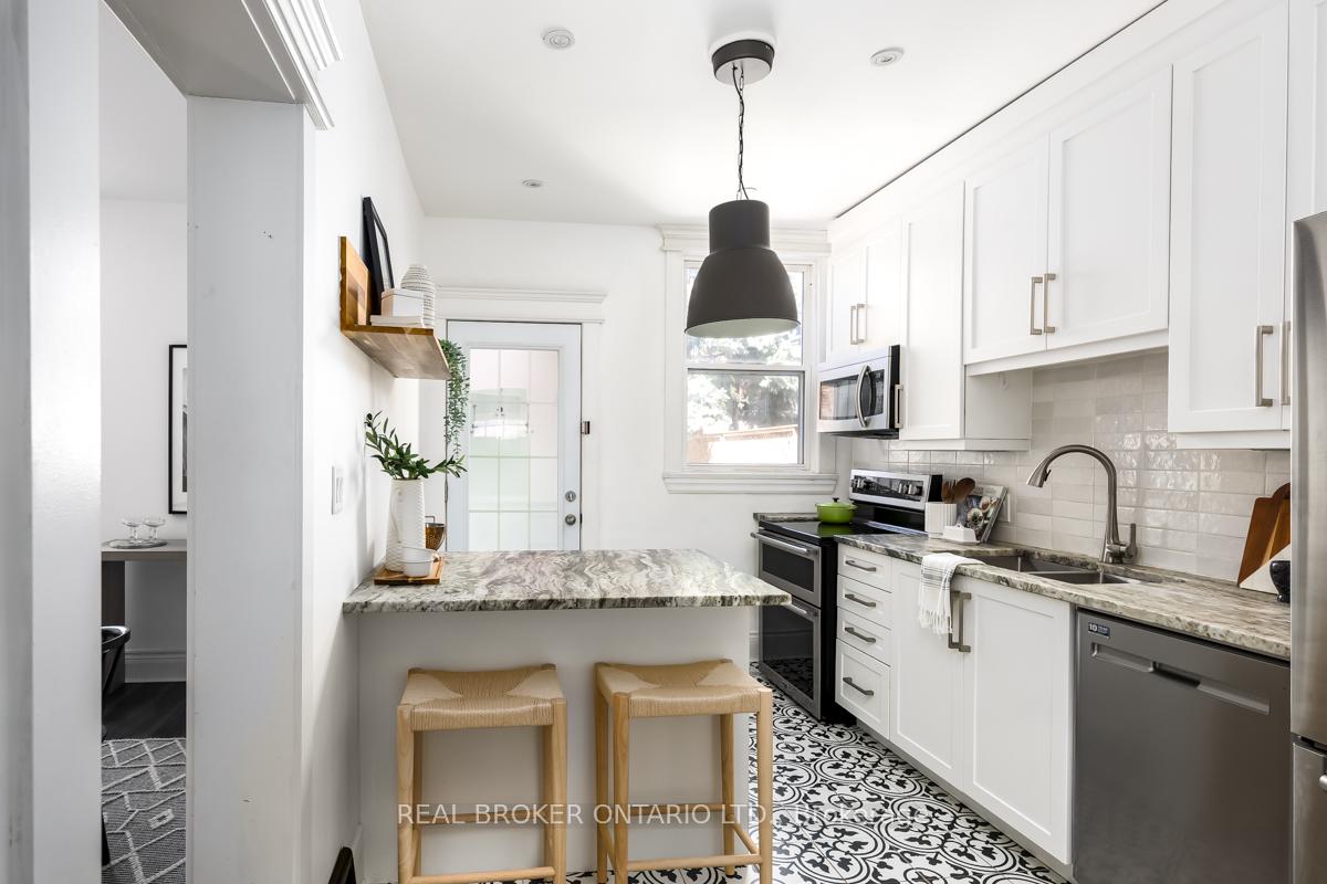 Photo 9 of 137 Avondale Street, Hamilton, Crown Point — HOMEH