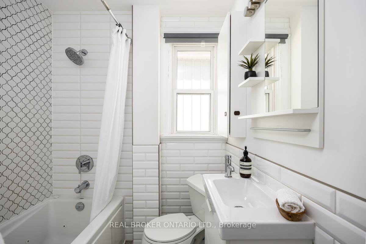 Photo 16 of 137 Avondale Street, Hamilton, Crown Point — HOMEH