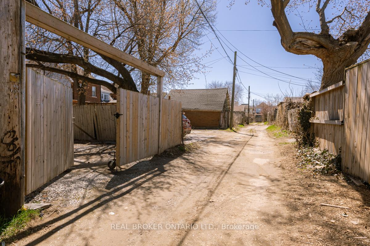 Photo 20 of 137 Avondale Street, Hamilton, Crown Point — HOMEH
