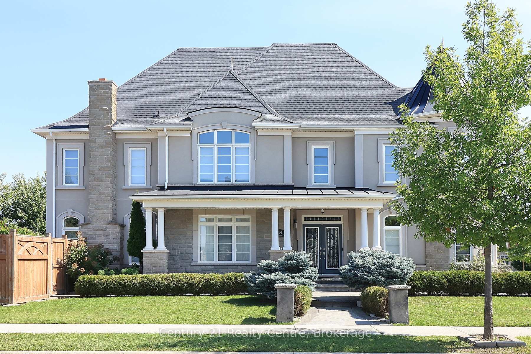 Photo 4 of 25 Ingleborough Drive, Brampton, Credit Valley — HOMEH