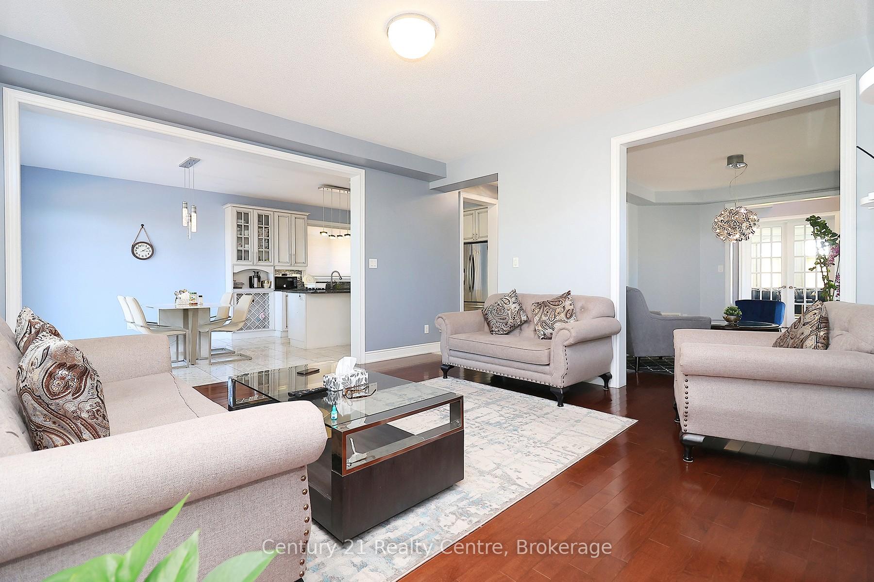 Photo 8 of 25 Ingleborough Drive, Brampton, Credit Valley — HOMEH