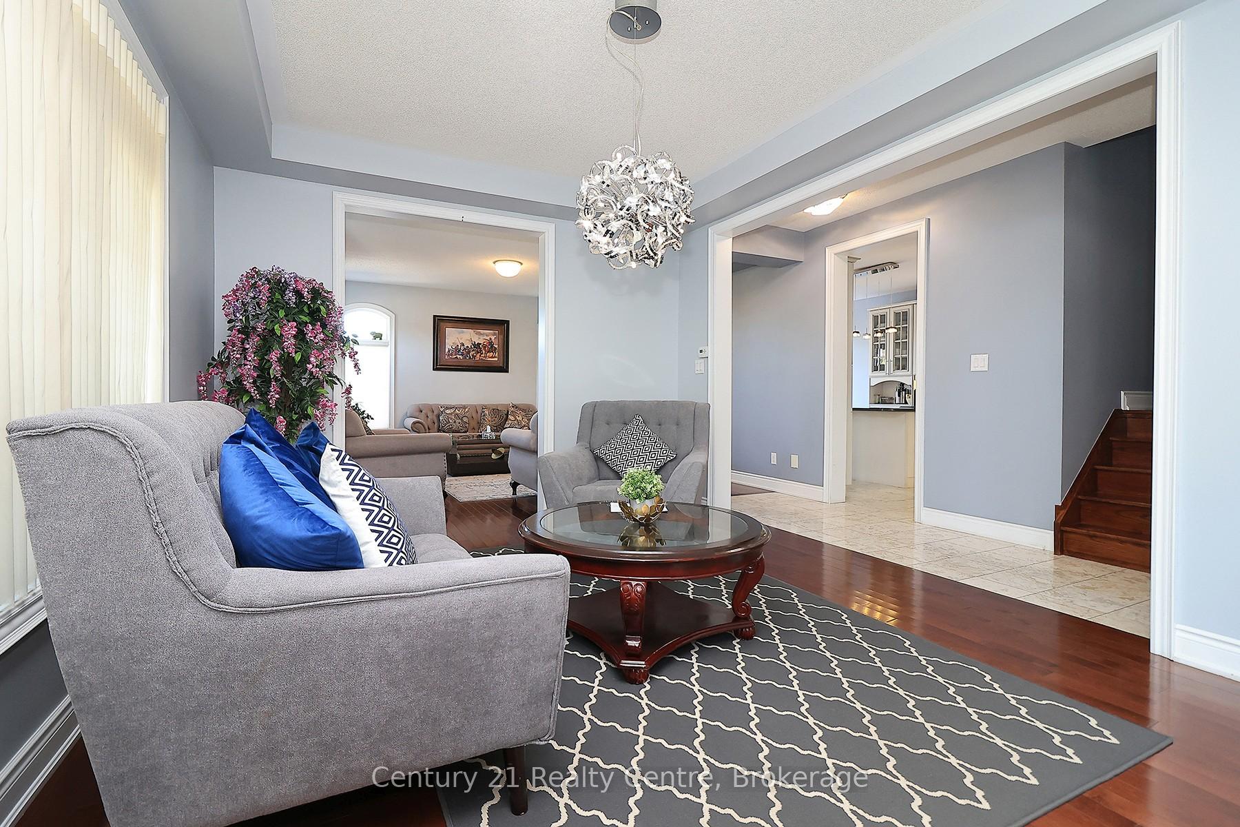 Photo 13 of 25 Ingleborough Drive, Brampton, Credit Valley — HOMEH