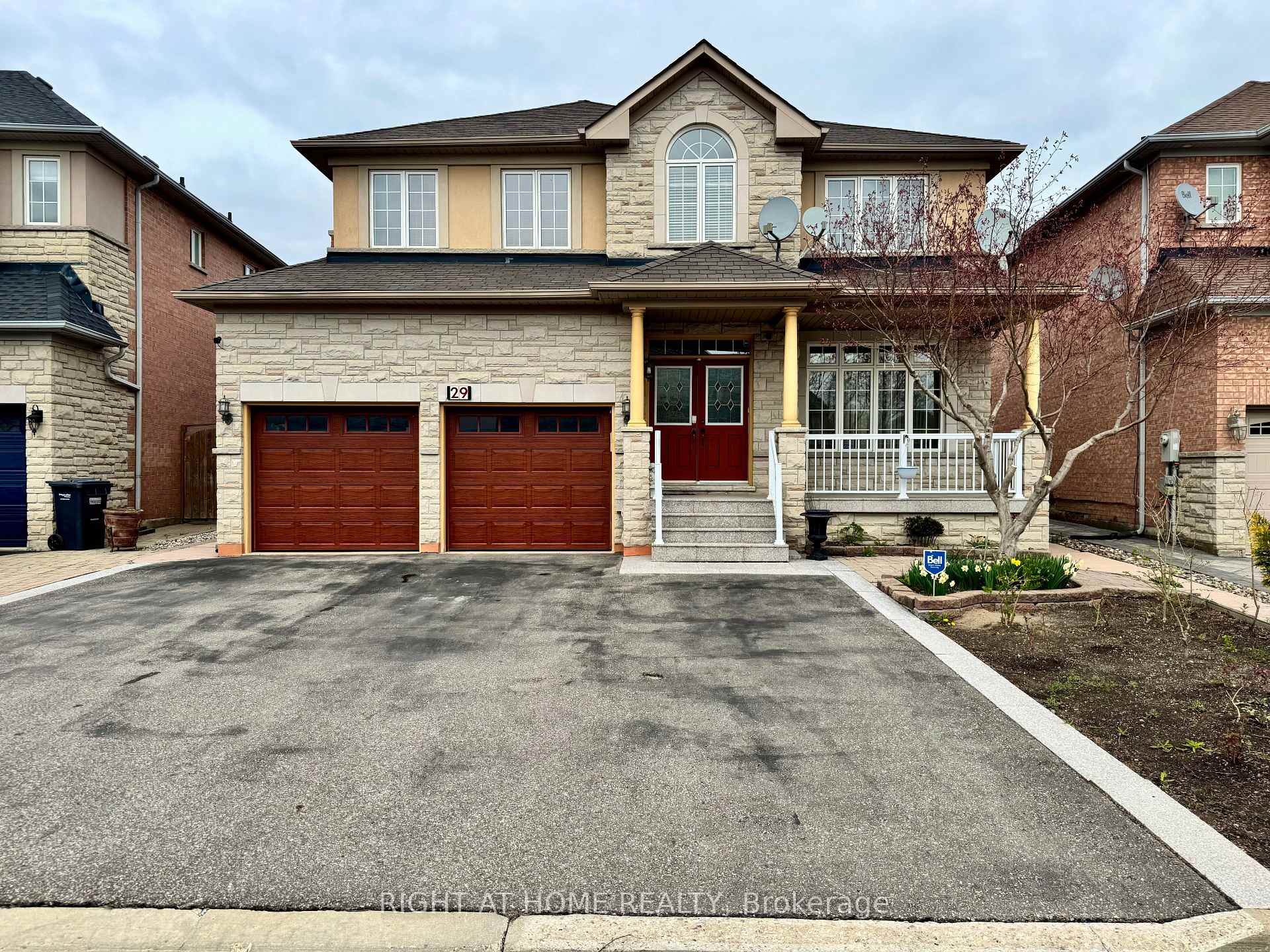 Front of 29 Lynnvalley Crescent