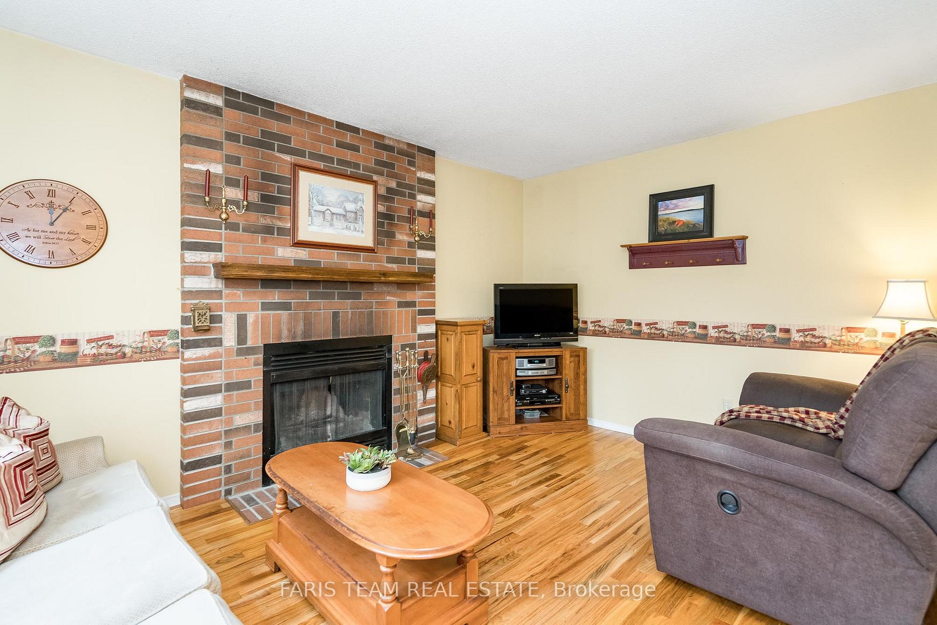 Photo 12 of 186 Hanmer Street W, Barrie, Sunnidale — HOMEH