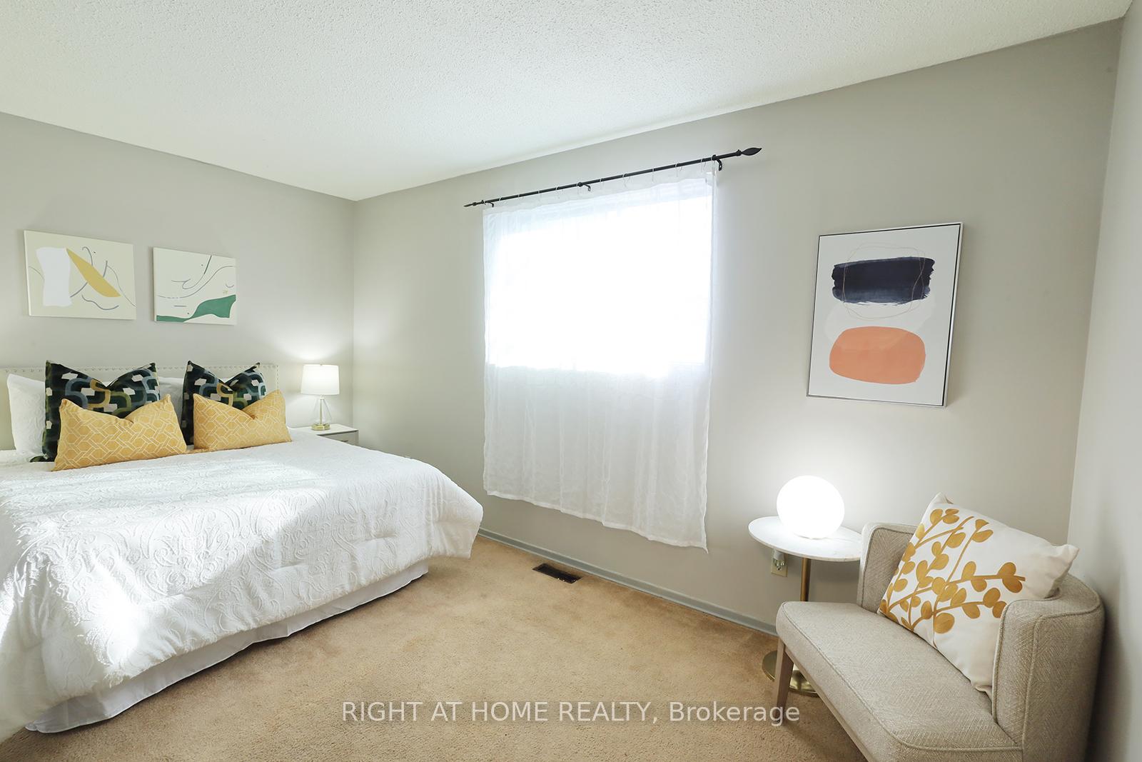 Photo 17 of 15 Kipling Place, Barrie, Letitia Heights — HOMEH