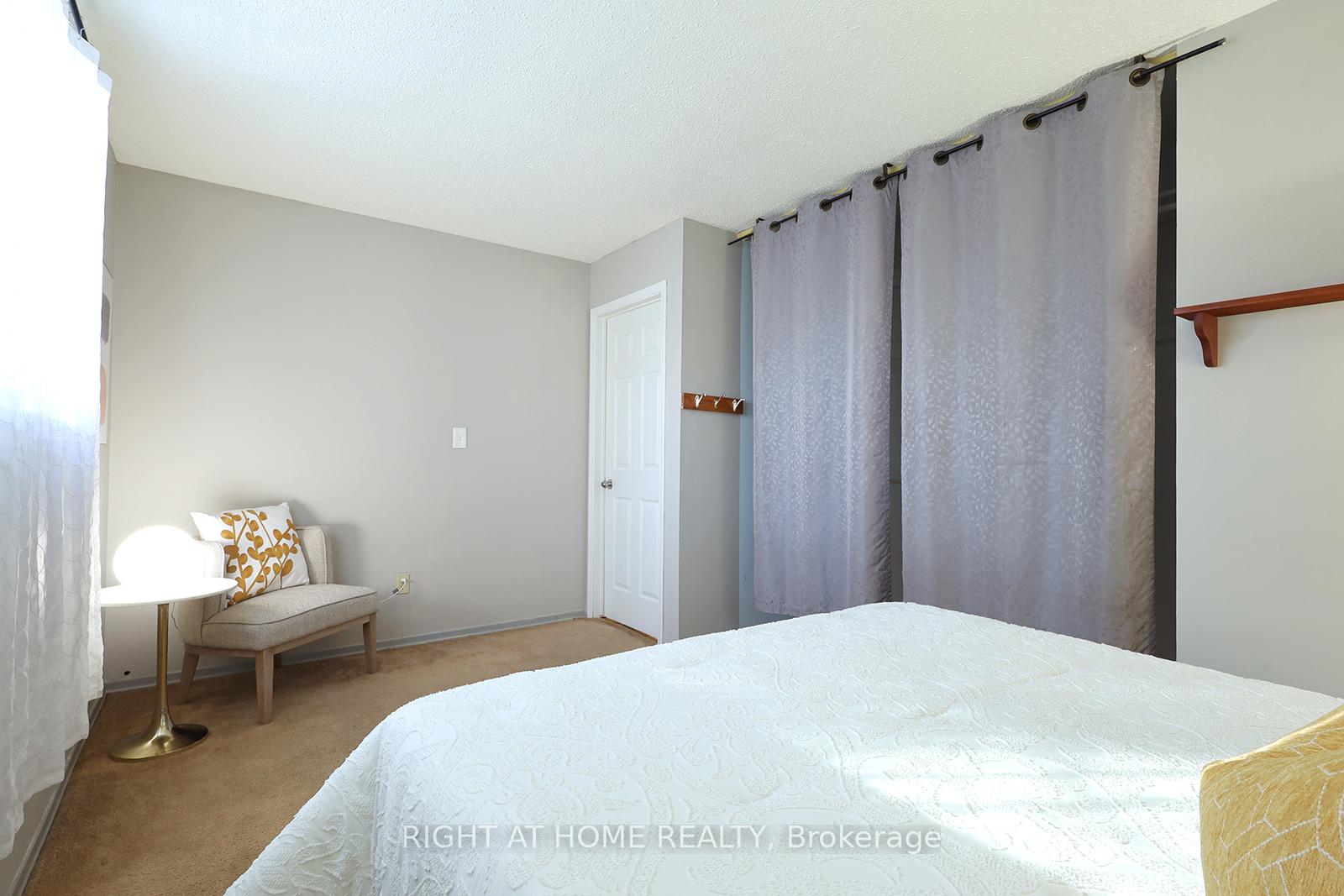 Photo 19 of 15 Kipling Place, Barrie, Letitia Heights — HOMEH