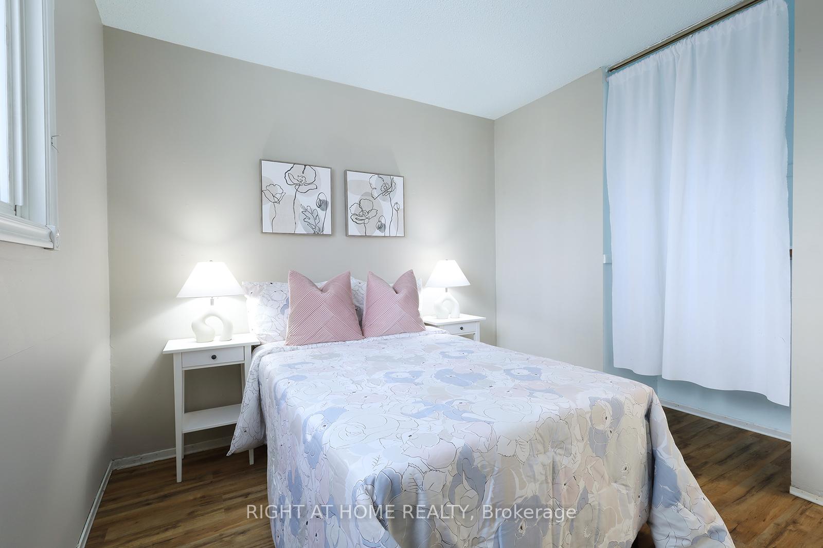 Photo 21 of 15 Kipling Place, Barrie, Letitia Heights — HOMEH
