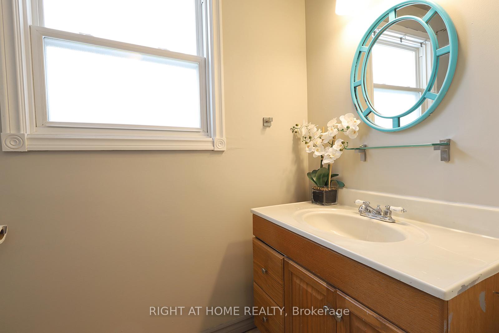 Photo 24 of 15 Kipling Place, Barrie, Letitia Heights — HOMEH
