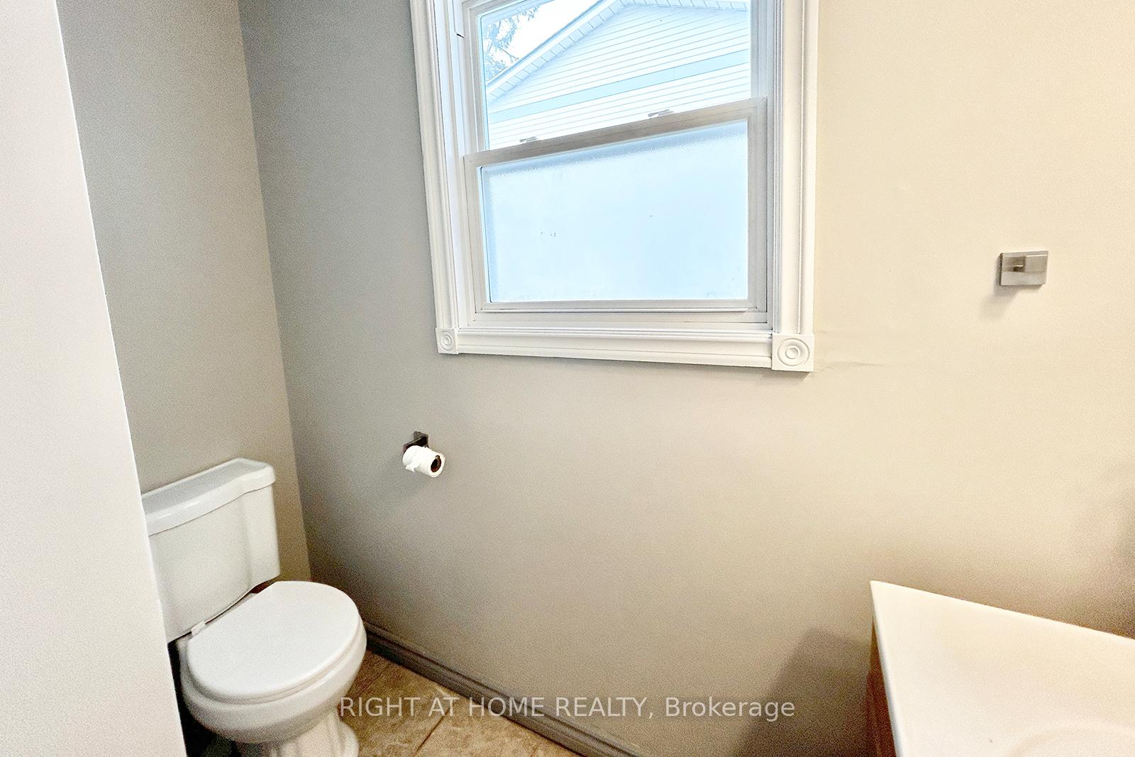 Photo 26 of 15 Kipling Place, Barrie, Letitia Heights — HOMEH
