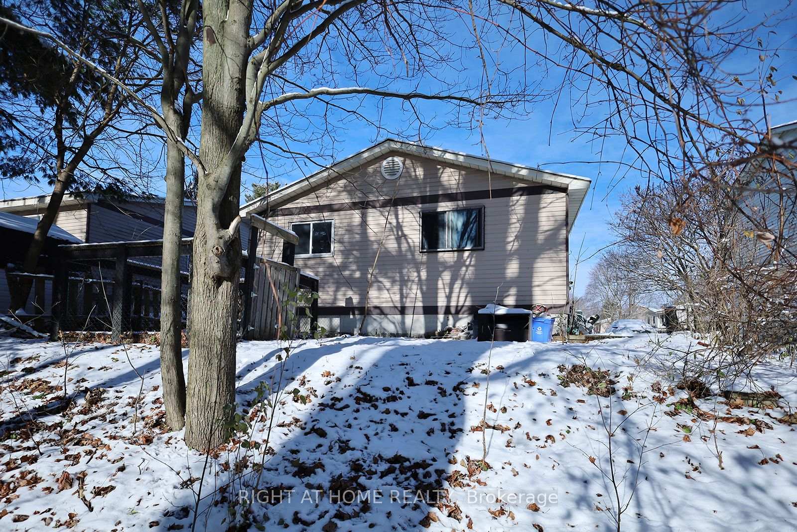 Photo 31 of 15 Kipling Place, Barrie, Letitia Heights — HOMEH