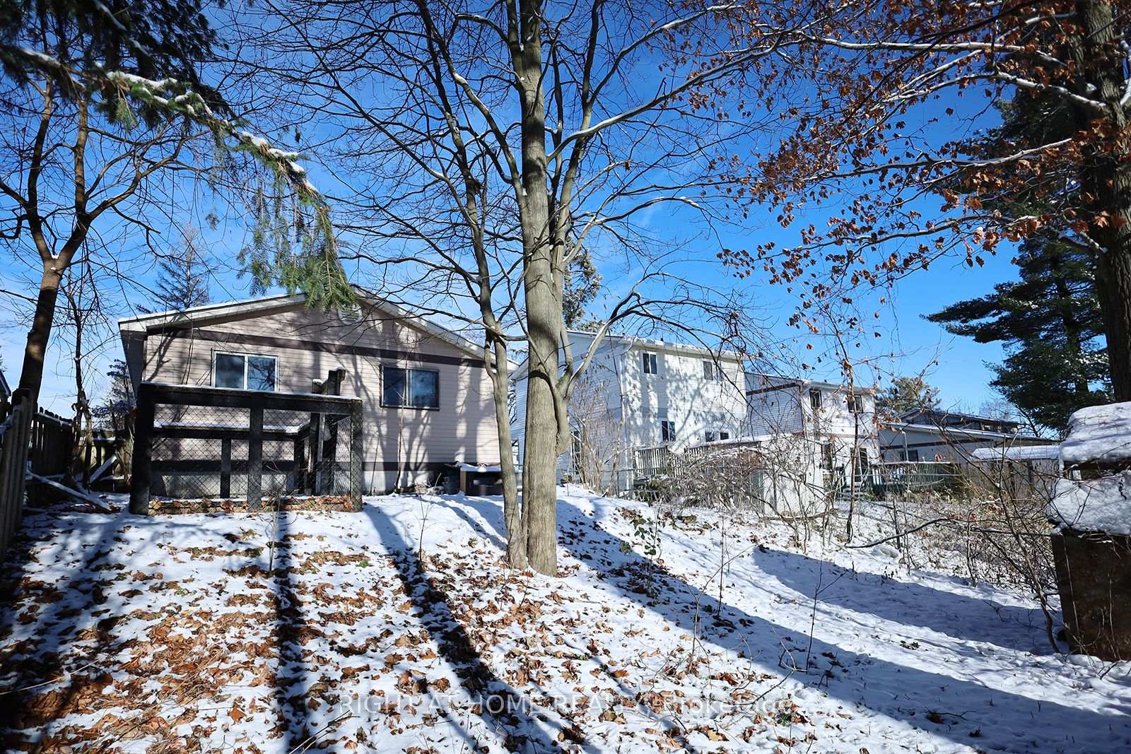 Photo 32 of 15 Kipling Place, Barrie, Letitia Heights — HOMEH