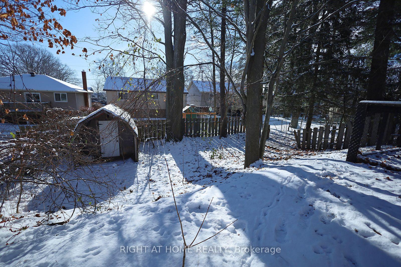 Photo 33 of 15 Kipling Place, Barrie, Letitia Heights — HOMEH