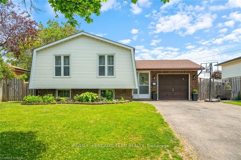 Photo 2 of 670 Vine Street, St. Catharines, Lakeshore — HOMEH