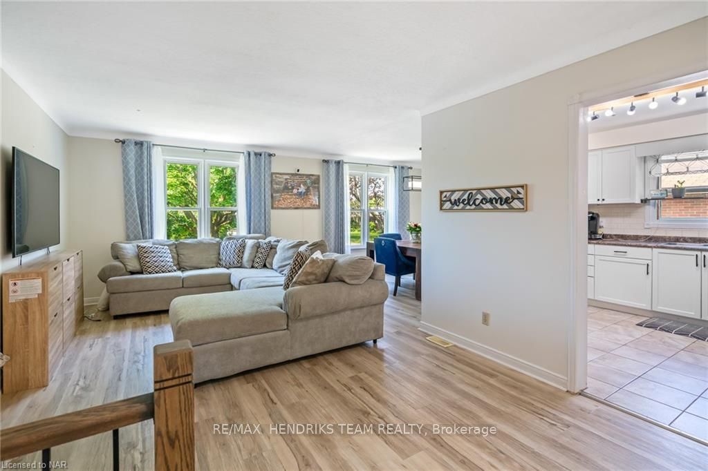 Photo 4 of 670 Vine Street, St. Catharines, Lakeshore — HOMEH