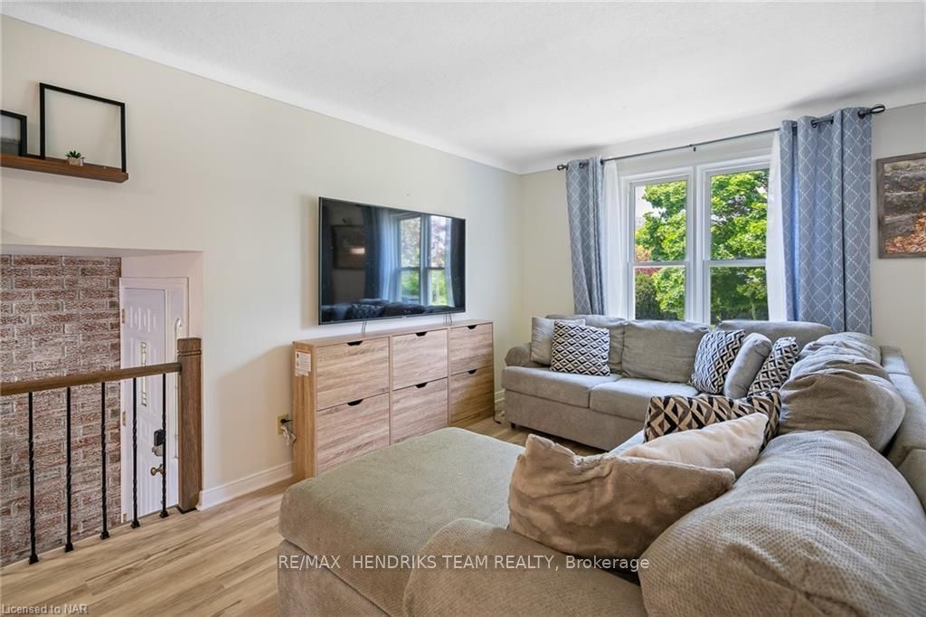 Photo 6 of 670 Vine Street, St. Catharines, Lakeshore — HOMEH