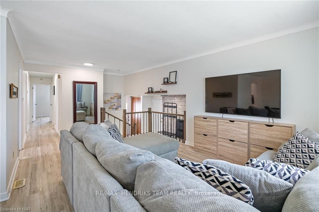 Photo 7 of 670 Vine Street, St. Catharines, Lakeshore — HOMEH