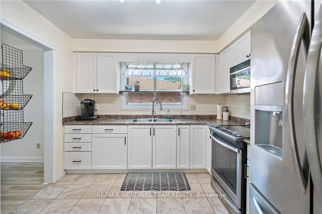 Photo 10 of 670 Vine Street, St. Catharines, Lakeshore — HOMEH