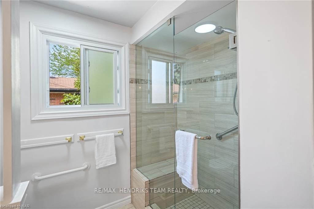 Photo 16 of 670 Vine Street, St. Catharines, Lakeshore — HOMEH