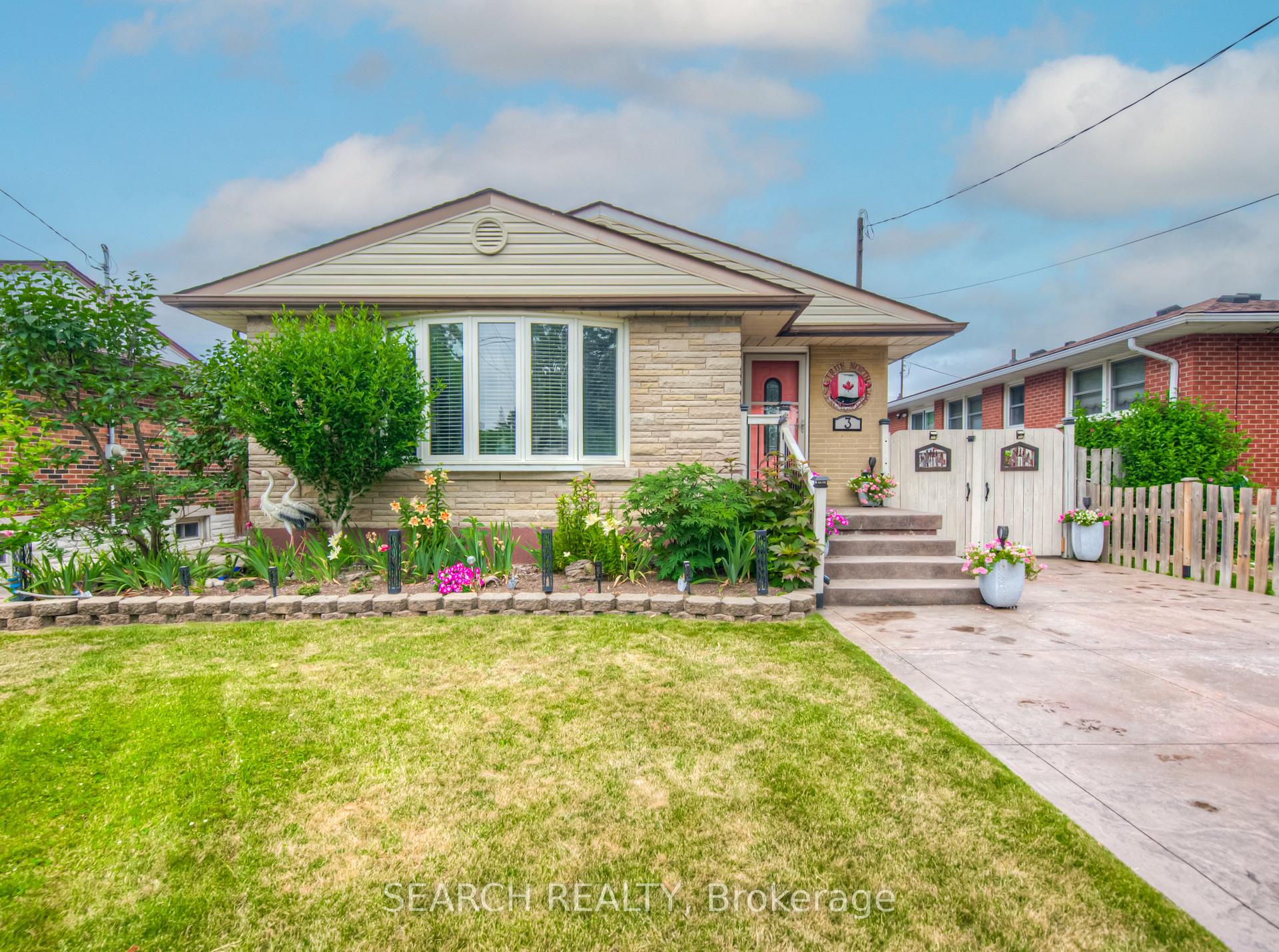 Front of 3 Kenwood Crescent