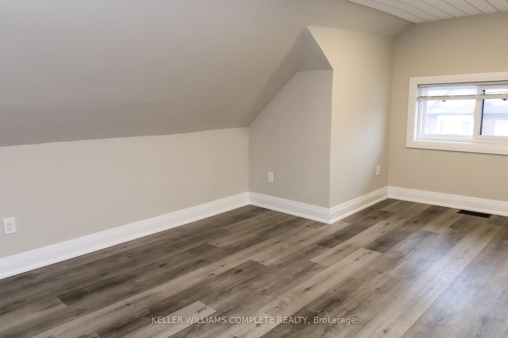 Photo 15 of 574 Cannon Street E, Hamilton, Gibson — HOMEH