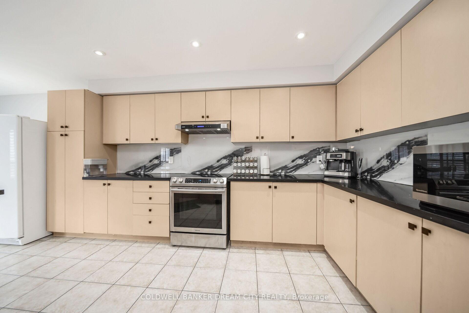 Photo 42 of 60 Capistro Street, Brampton, Fletcher's Meadow — HOMEH
