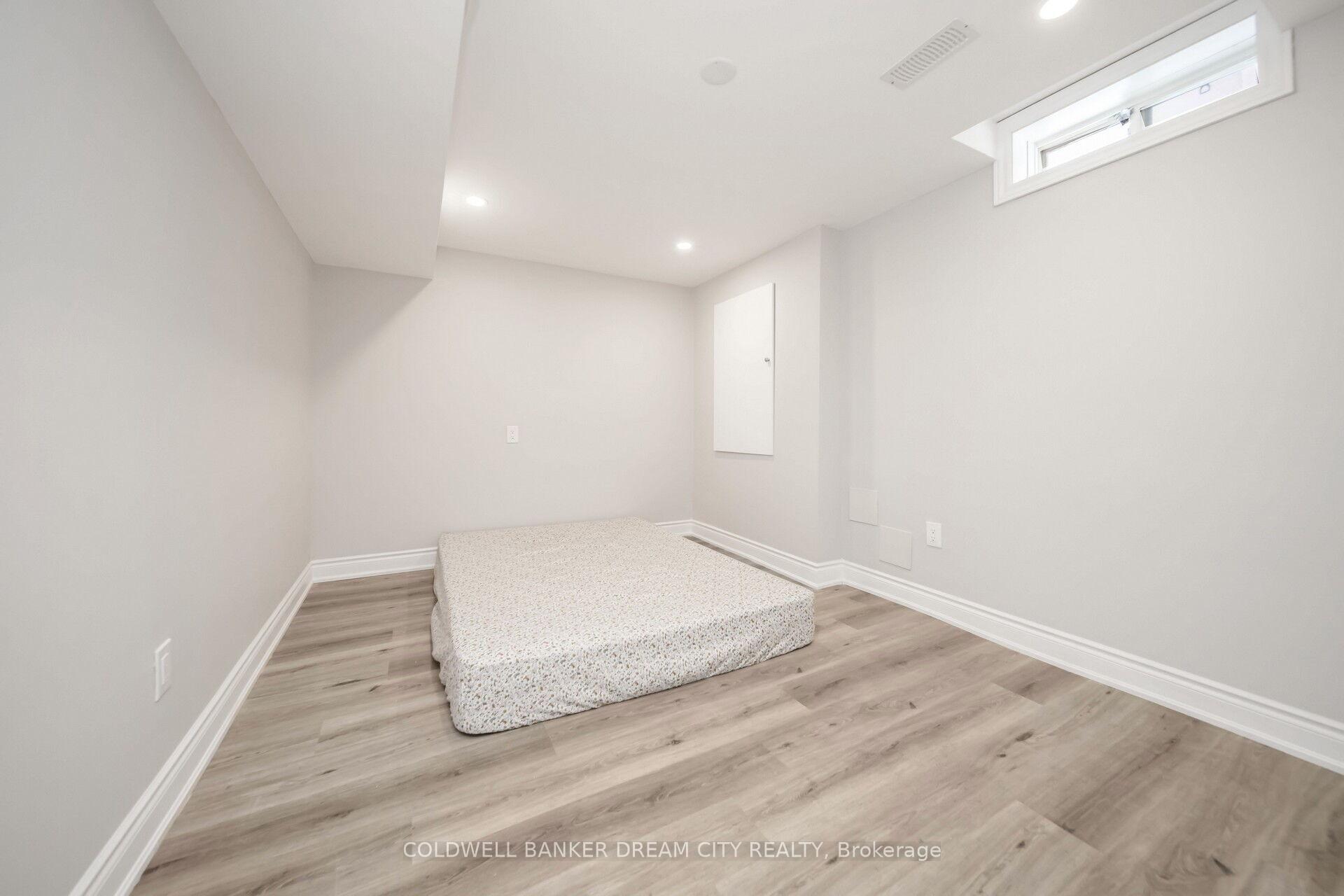 Photo 34 of 60 Capistro Street, Brampton, Fletcher's Meadow — HOMEH
