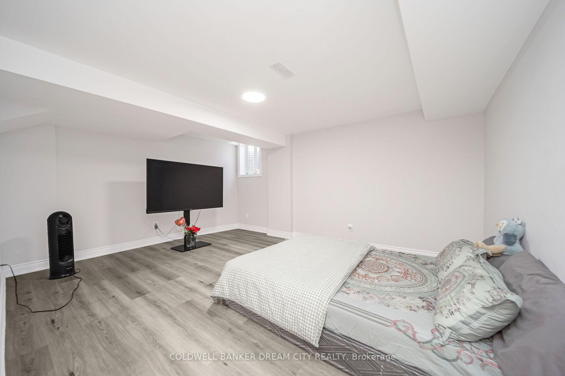 Photo 37 of 60 Capistro Street, Brampton, Fletcher's Meadow — HOMEH