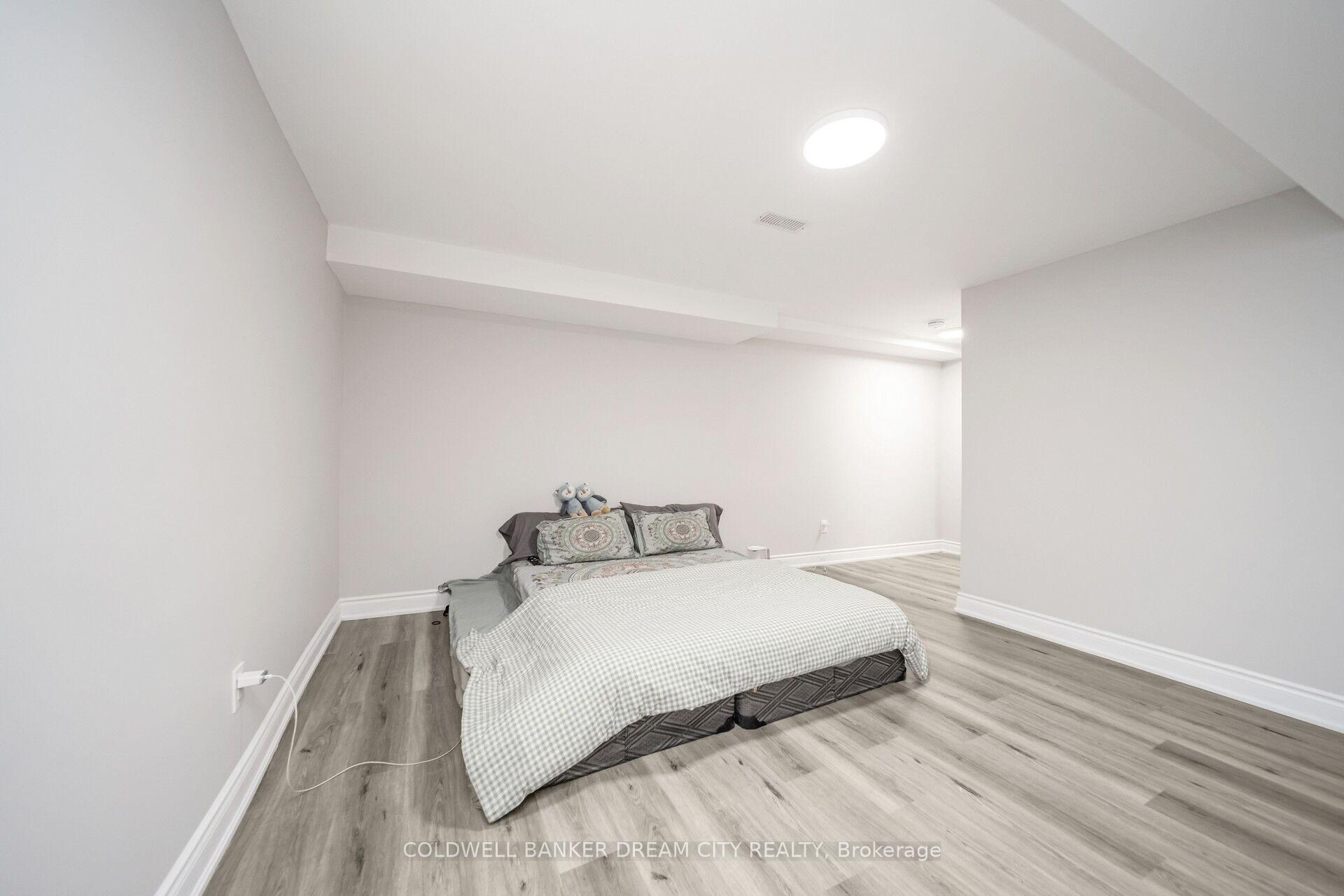Photo 32 of 60 Capistro Street, Brampton, Fletcher's Meadow — HOMEH