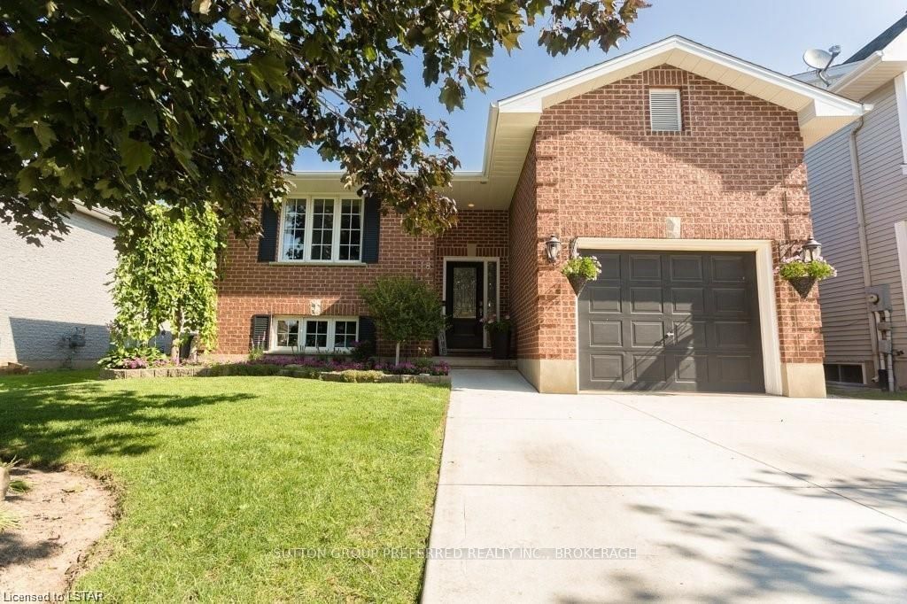 Photo 1 of 78 Oldewood Crescent, St. Thomas — HOMEH