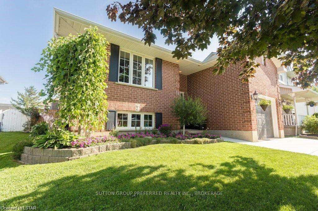 Photo 2 of 78 Oldewood Crescent, St. Thomas — HOMEH