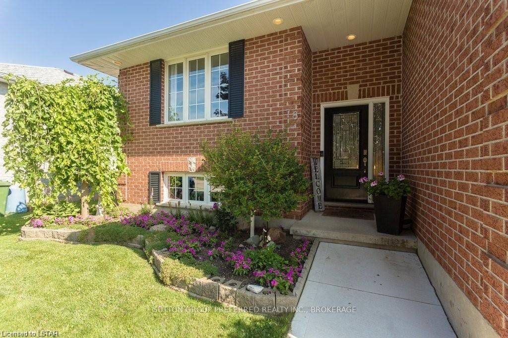Photo 3 of 78 Oldewood Crescent, St. Thomas — HOMEH