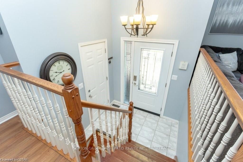 Photo 5 of 78 Oldewood Crescent, St. Thomas — HOMEH