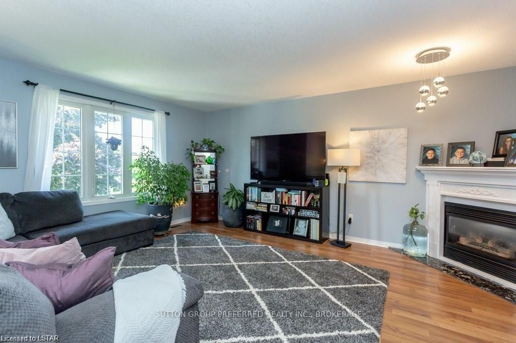 Photo 6 of 78 Oldewood Crescent, St. Thomas — HOMEH