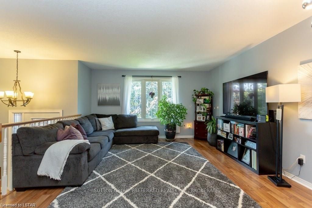 Photo 7 of 78 Oldewood Crescent, St. Thomas — HOMEH