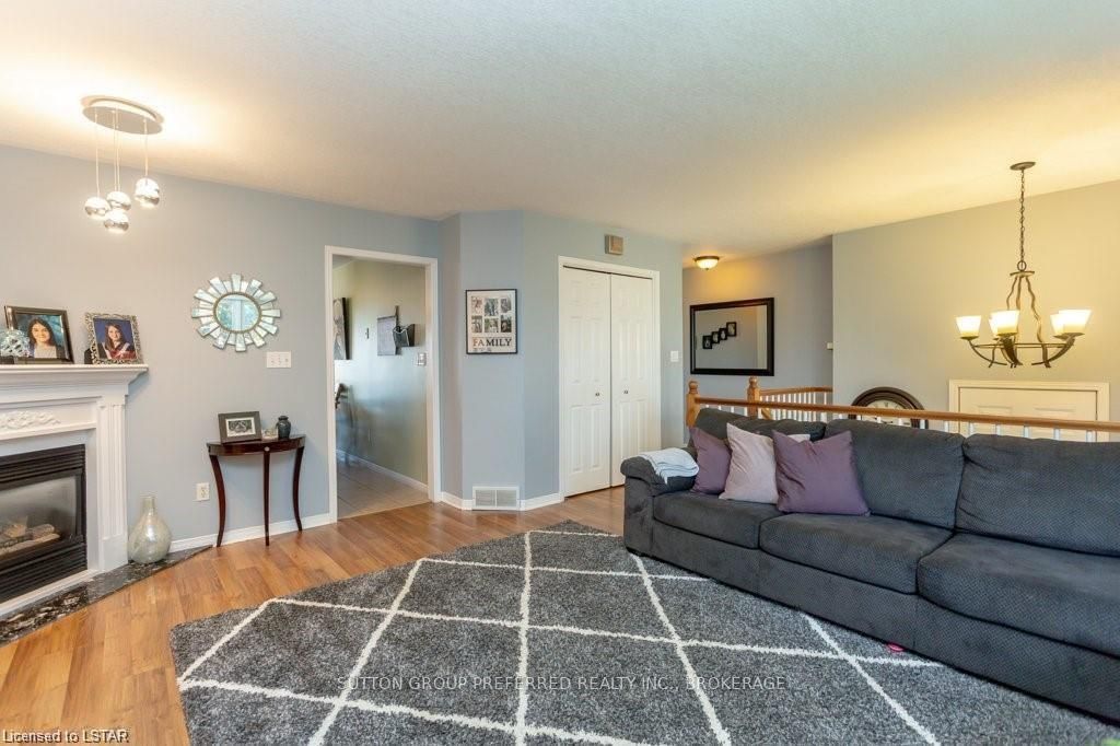Photo 8 of 78 Oldewood Crescent, St. Thomas — HOMEH