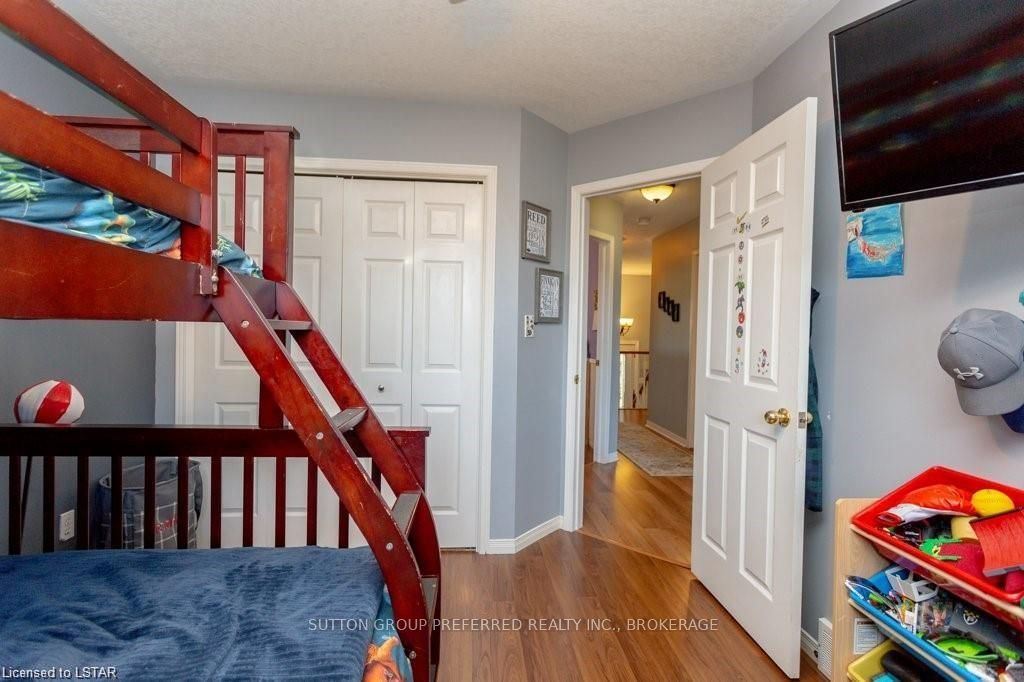 Photo 18 of 78 Oldewood Crescent, St. Thomas — HOMEH