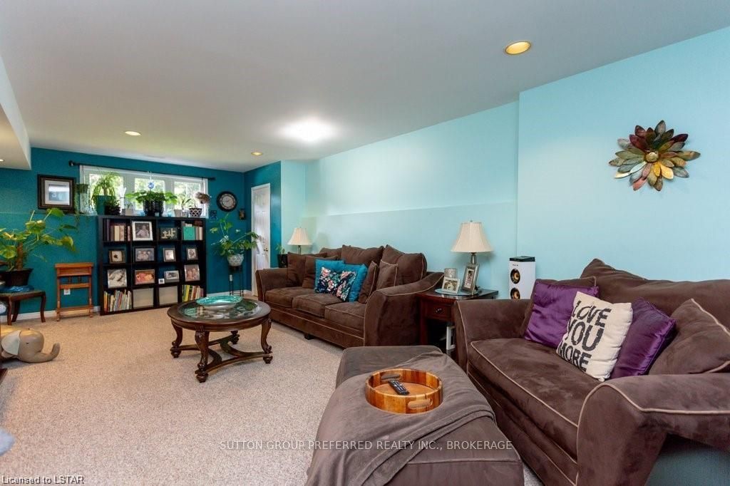 Photo 23 of 78 Oldewood Crescent, St. Thomas — HOMEH