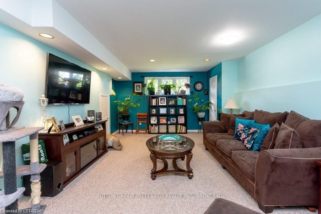 Photo 24 of 78 Oldewood Crescent, St. Thomas — HOMEH