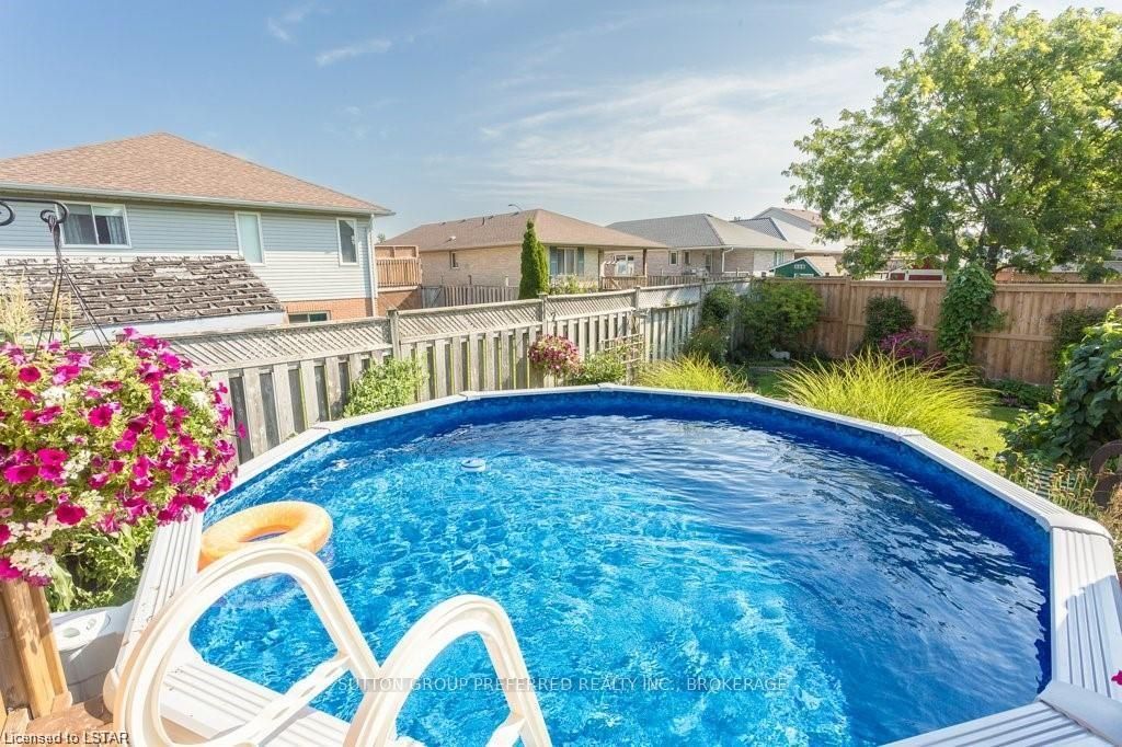 Photo 39 of 78 Oldewood Crescent, St. Thomas — HOMEH
