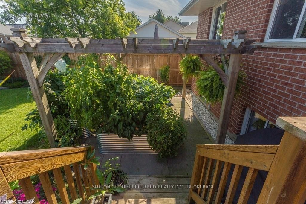 Photo 41 of 78 Oldewood Crescent, St. Thomas — HOMEH