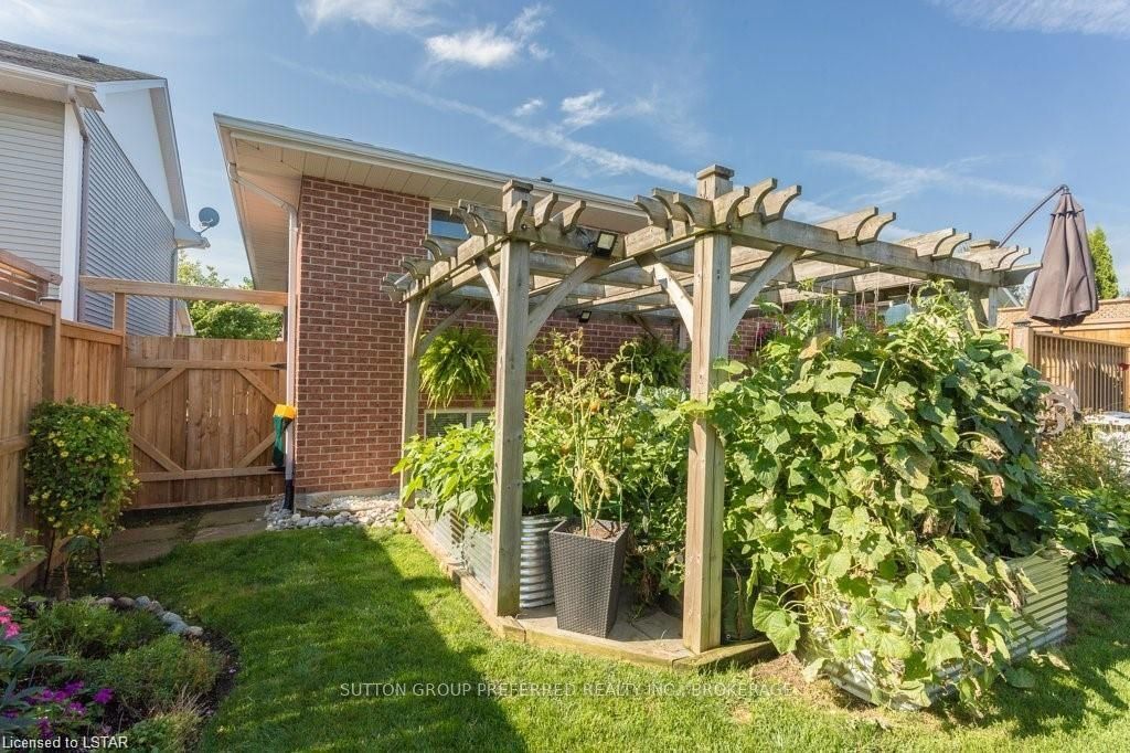 Photo 42 of 78 Oldewood Crescent, St. Thomas — HOMEH