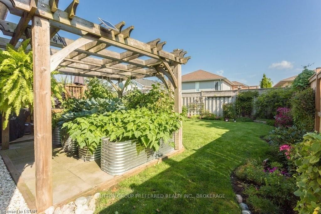 Photo 43 of 78 Oldewood Crescent, St. Thomas — HOMEH