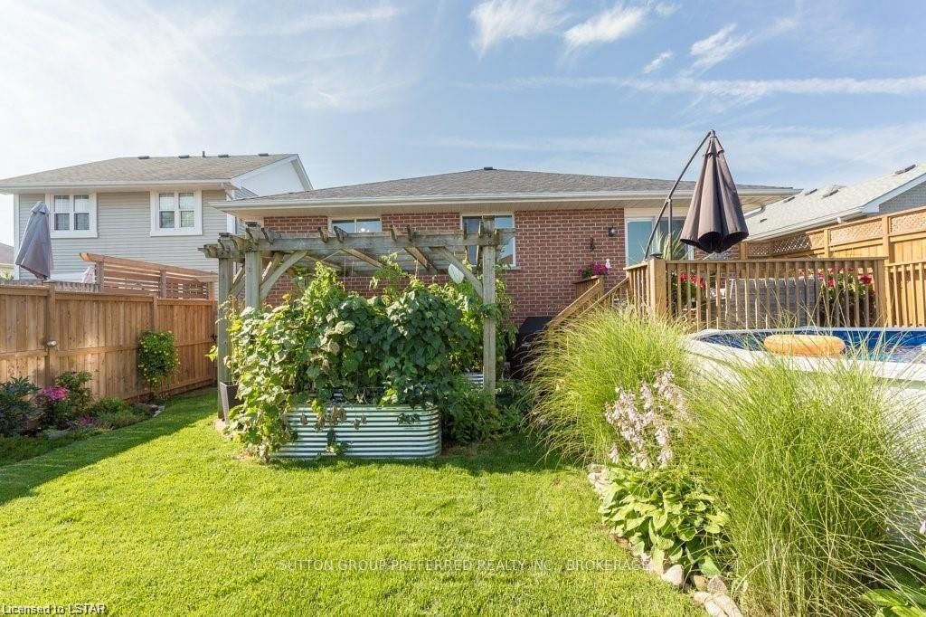 Photo 46 of 78 Oldewood Crescent, St. Thomas — HOMEH