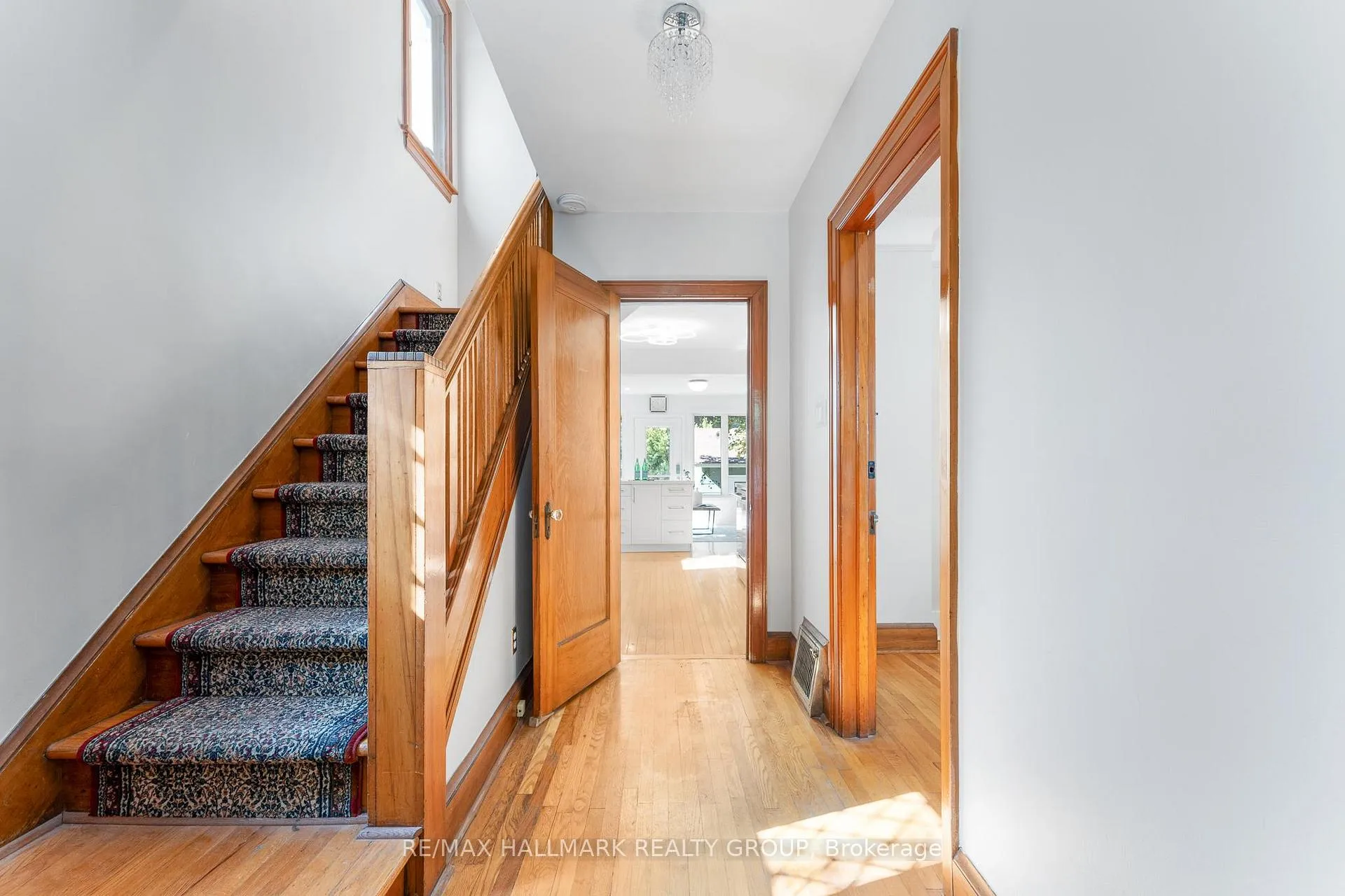 Photo 3 of 242 Harmer Avenue S, Ottawa, Civic Hospital — HOMEH
