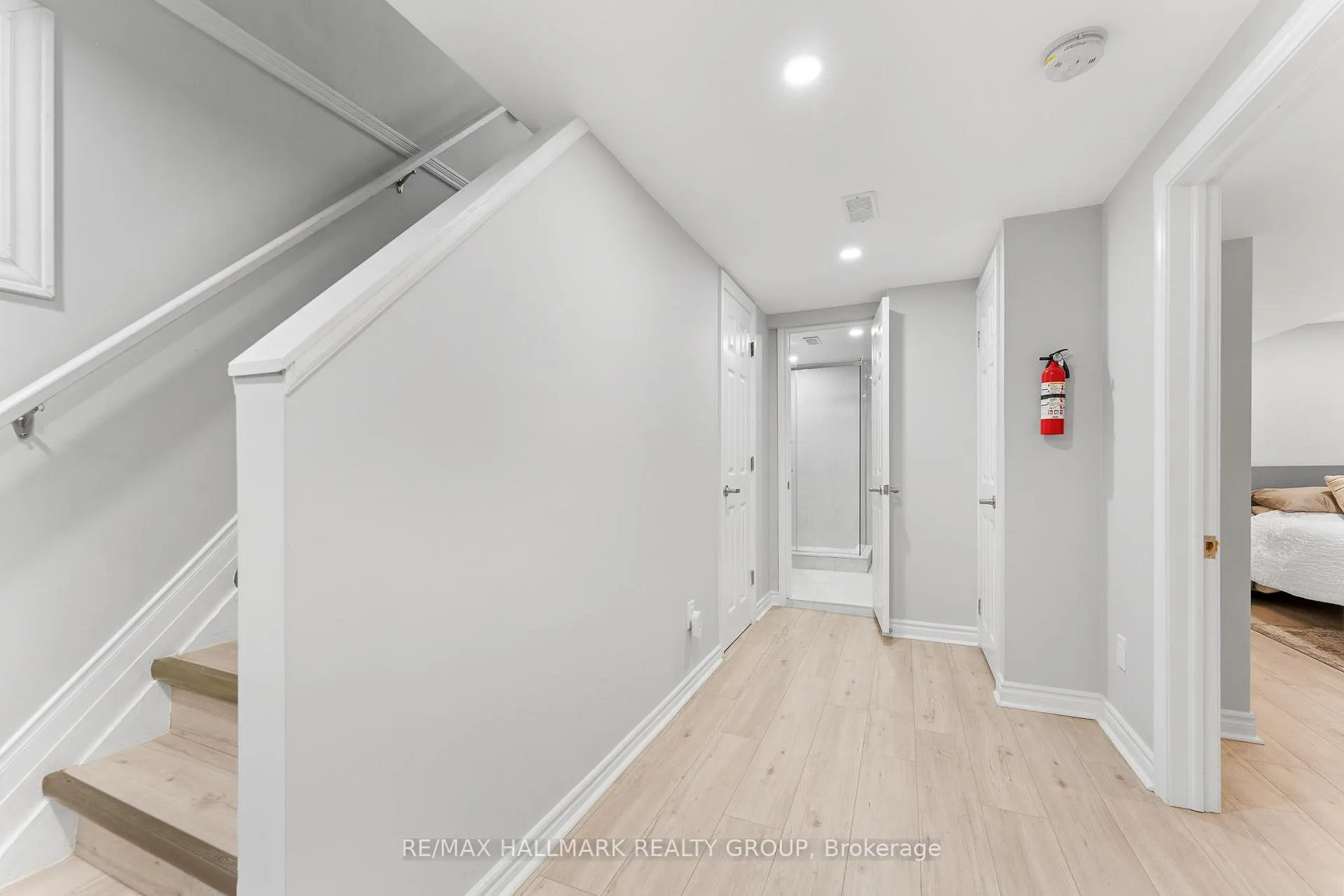 Photo 25 of 242 Harmer Avenue S, Ottawa, Civic Hospital — HOMEH